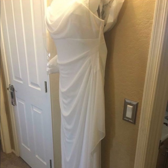 David's Bridal Wedding Dress w/Cap Sleeves. Size 12. Brand new. No alterations. - Picture 4 of 10